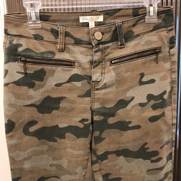 Love Fire Size 9 Camo Strech skinny jeans super stretchy. - Picture 7 of 10